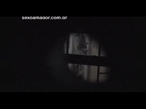 ❤️ Lourinho é secretamente filmado por um voyeur de bairro escondido atrás de tijolos ocos Porno russo em nós pt-br.justindianpornx.ru